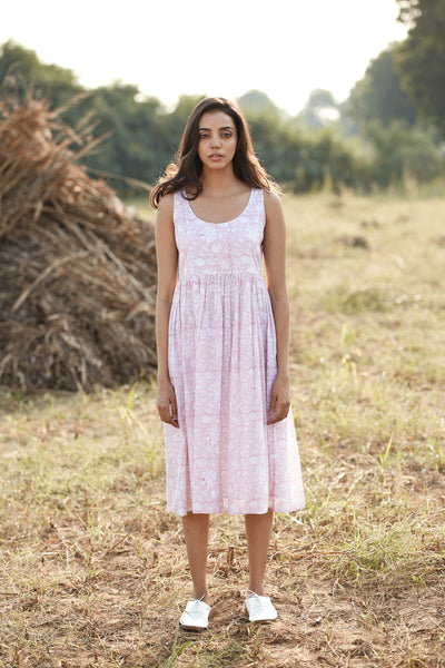 The perfect Feroza summer dress in 100% hand block printed cotton. An all day dress that transitions from day dress to evening dress. Hand block printed summer dress in dusty rose with pockets. Summer dress perfect for Singapore weather.